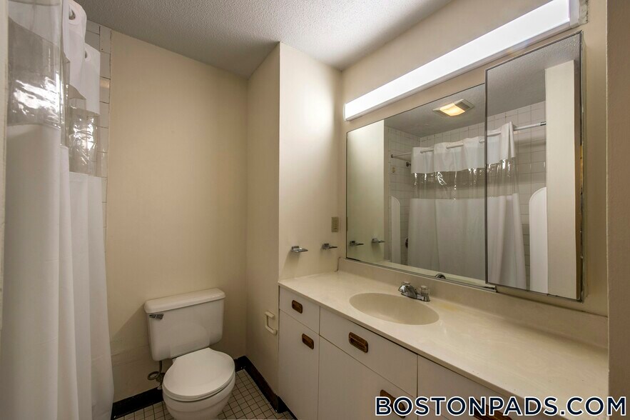 Building Photo - 142 N Beacon St
