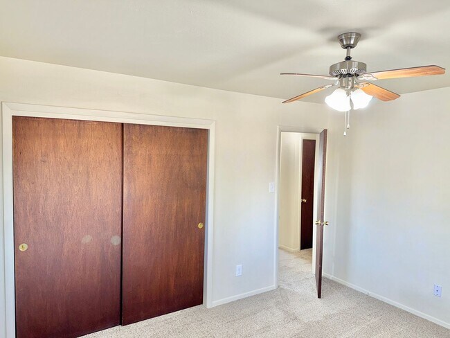 Building Photo - Three Bedroom Tri-Level Home in Garden Ranch