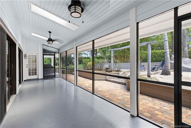 Building Photo - 10380 SE Jupiter Narrows Dr