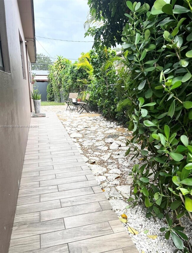 Building Photo - 11241 SW 7th Terrace