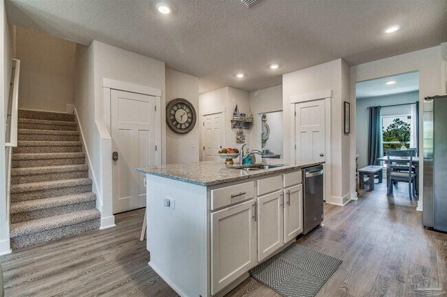 Building Photo - 14358 Gardenglen Dr