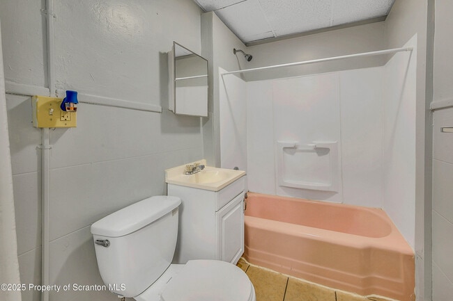 Building Photo - 1007 Washburn St