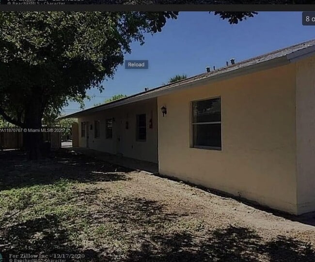 Building Photo - 853 SW 9th Ct