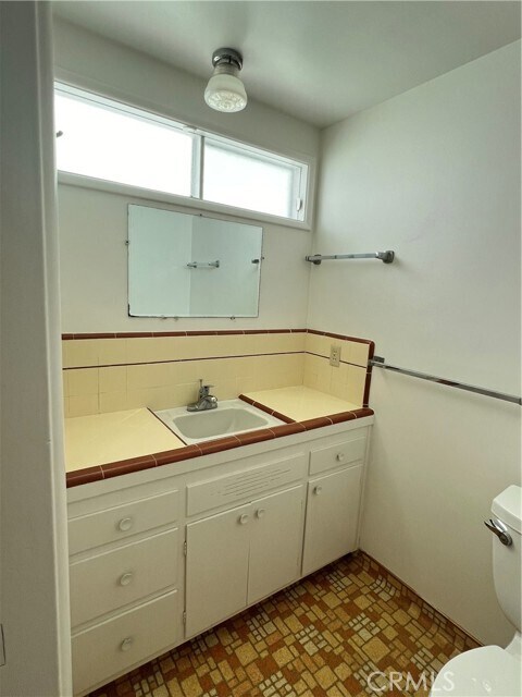 Building Photo - 429 1st St