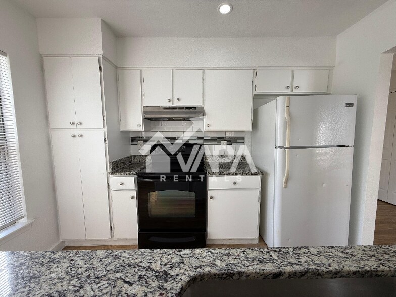 Building Photo - 7131 Cork Dr