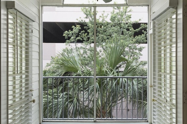 Building Photo - 5303 Bay Club Cir