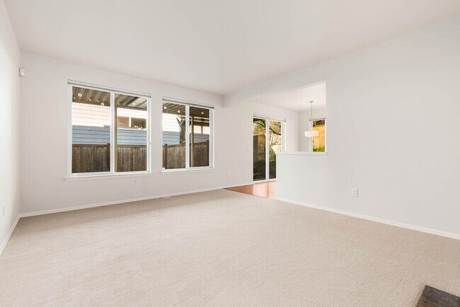 Building Photo - 824 Chelan Pl NE