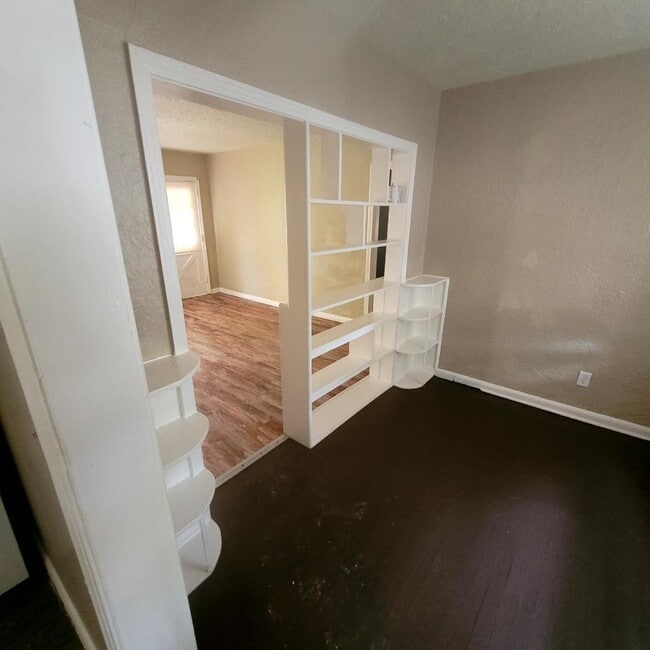 Building Photo - 8316 Buttercup St