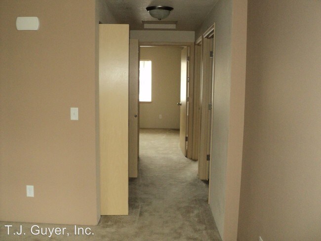 Building Photo - 318 SW 15th Ave