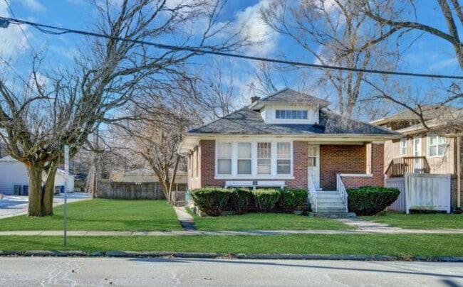 Primary Photo - 21510 Maple St