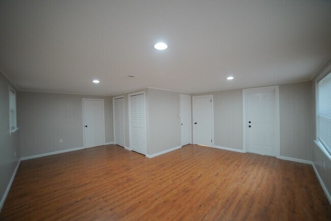 Building Photo - Cozy 3 bedroom 2 bath home