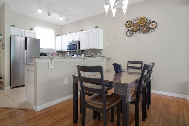 Building Photo - Modern 3-Bedroom, 2-Bath Townhouse near Ch...