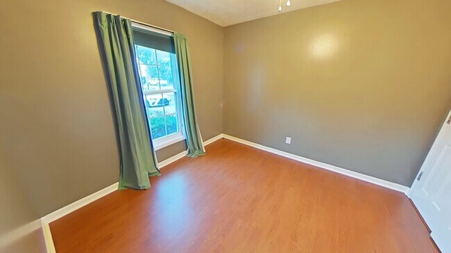 Building Photo - 151 Spring Valley Dr