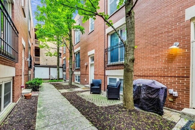 Building Photo - 1449 W Lexington St
