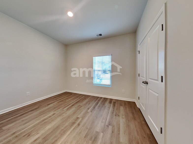 Building Photo - 306 Squire Pope Rd