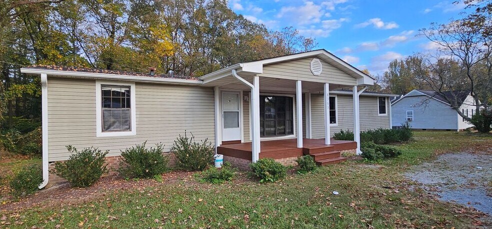 Primary Photo - 8363 Raleigh Rd