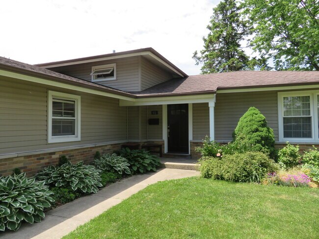 Building Photo - 932 Brantwood Ave