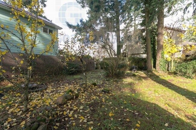 Building Photo - Spacious 3 Bedroom Home Available on Fores...