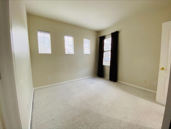 Building Photo - 1651 Pala Ranch Cir