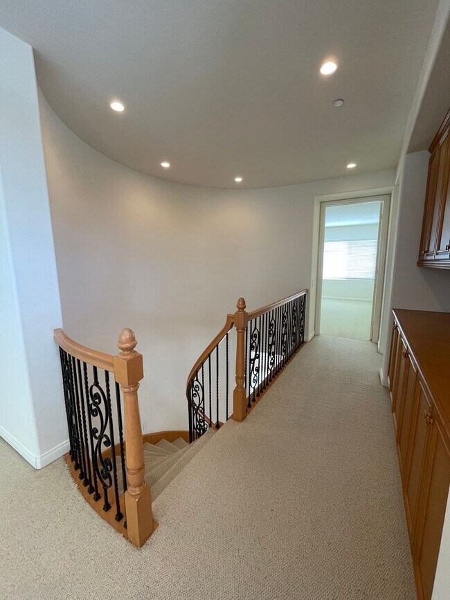 Building Photo - 9707 Deer Trail Dr