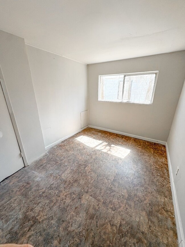 Building Photo - 408 S 13th St