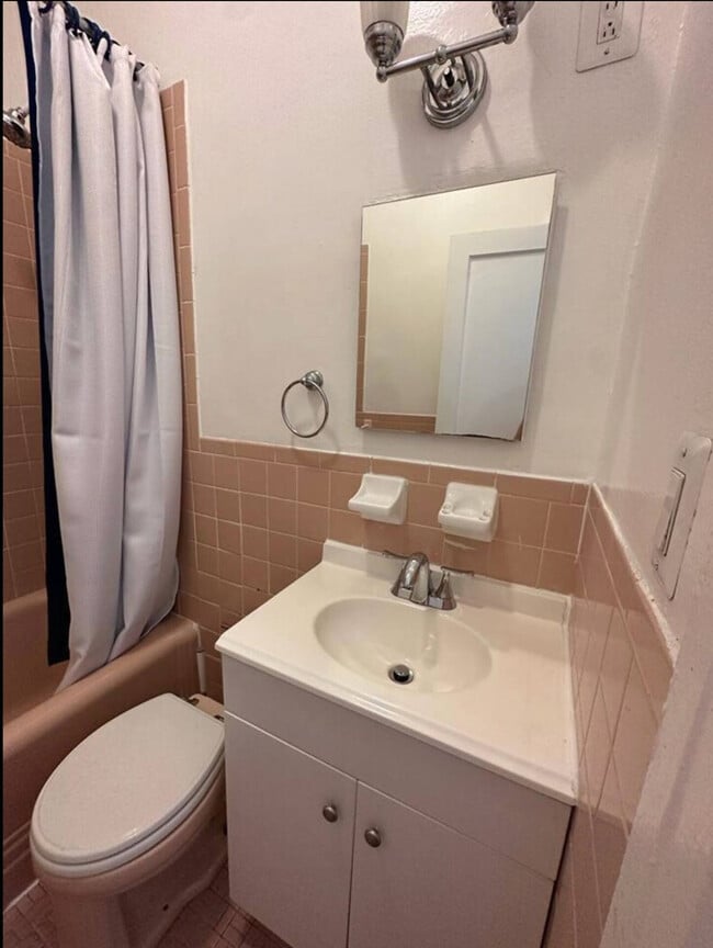 Building Photo - 1492 1st Ave