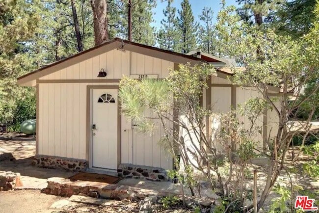 Building Photo - 39219 Cedar Dell Rd