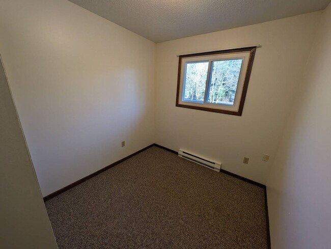Building Photo - 877 Loon Lake Rd
