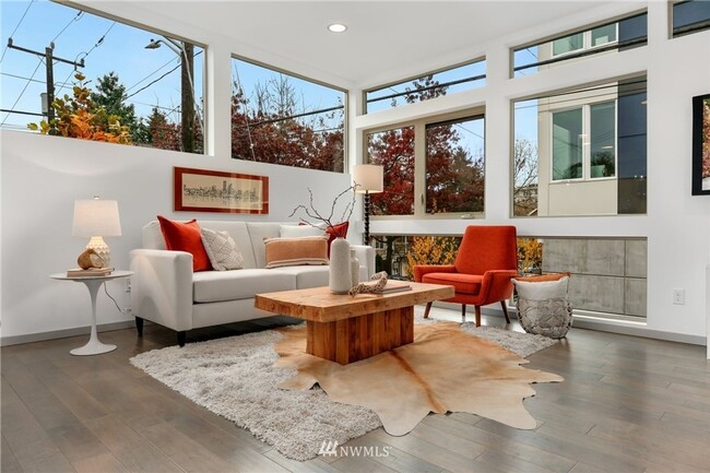 Building Photo - Amazing Capitol Hill Townhome 2/2.5 with 2...