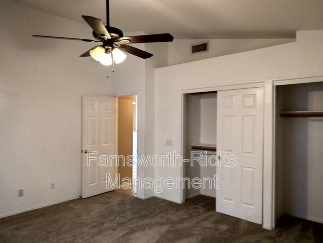 Building Photo - 292 W Shannon St
