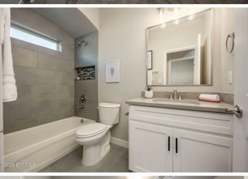 Building Photo - 2625 Goldfinch Pl