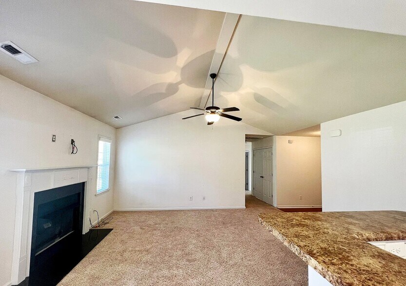 Building Photo - 1003 Wt Whitehead Dr