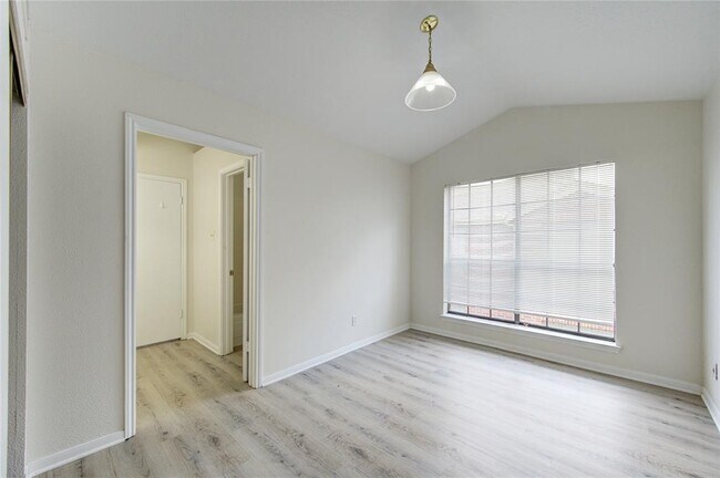 Building Photo - 2121 El Paseo St