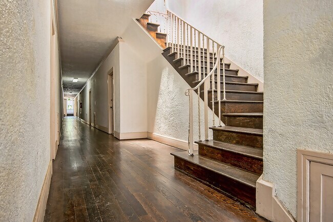 Interior Photo - west415