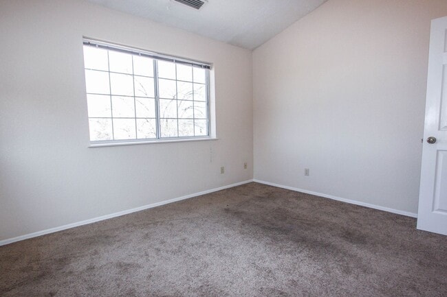 Building Photo - 415 S Alarcon St