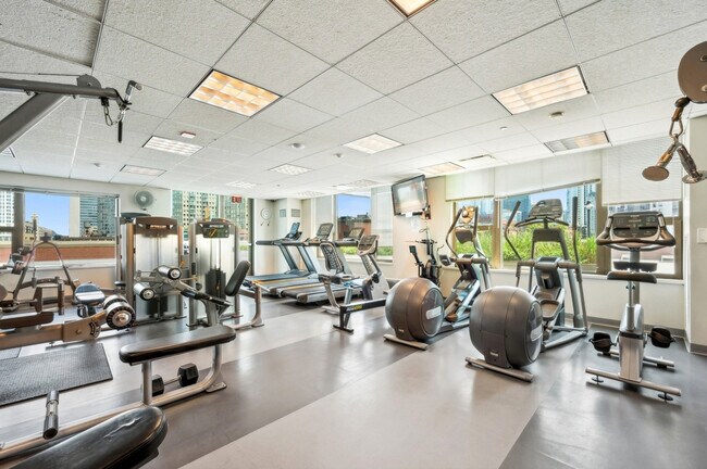 Building Photo - 501 N Clinton St