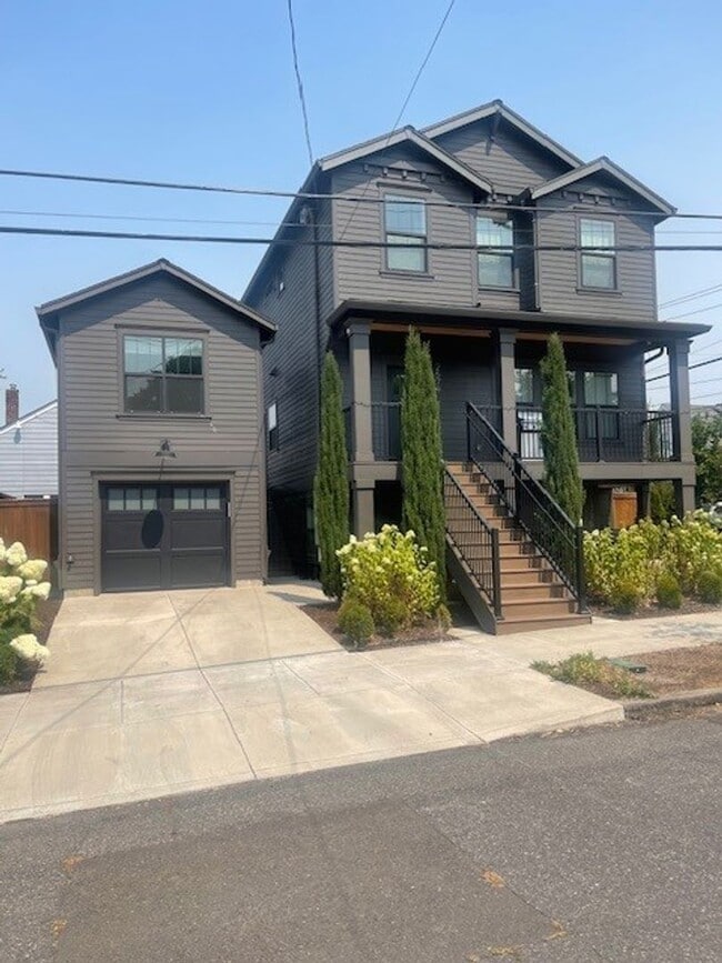 Building Photo - Detached above Garage Studio Available in SE - Brooklyn Neighborhhod