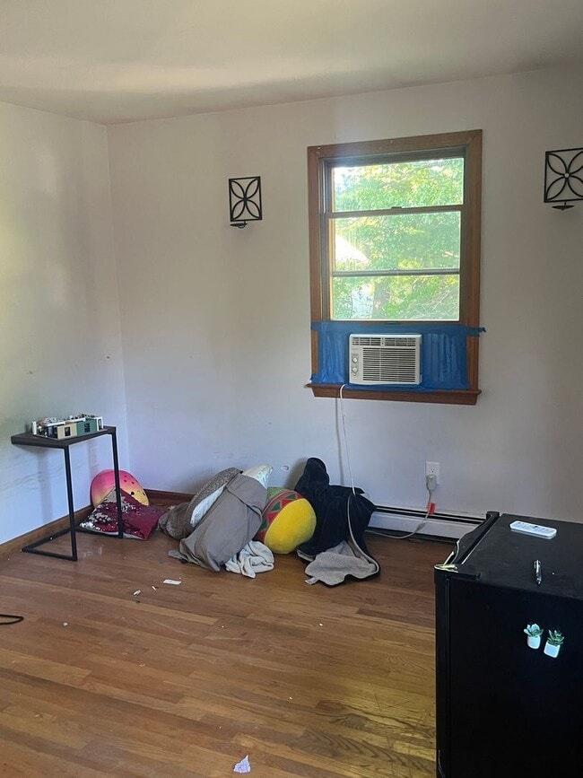 Building Photo - 2 Br / 2Ba Home with water views in Wareha...