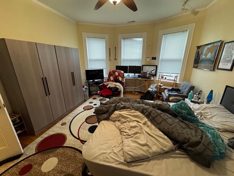 Building Photo - 176 Elm St