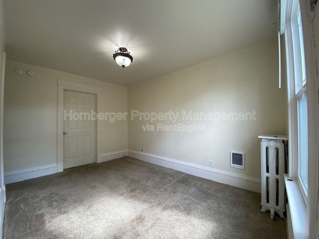 Building Photo - 1432 W Knox Ave