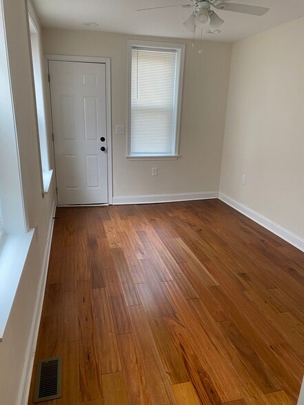 Downstairs Back Bedroom - 2917 W Susquehanna Ave