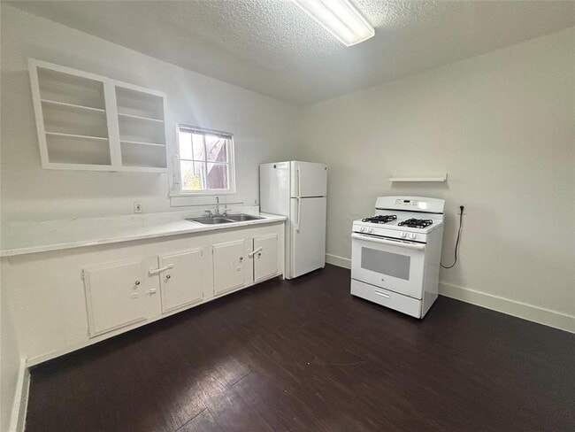 Building Photo - 3312 Oak Springs Dr