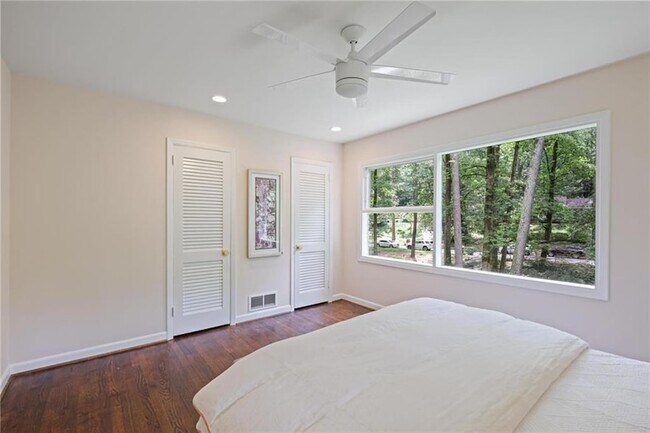 Building Photo - 2800 Mornington Dr NW