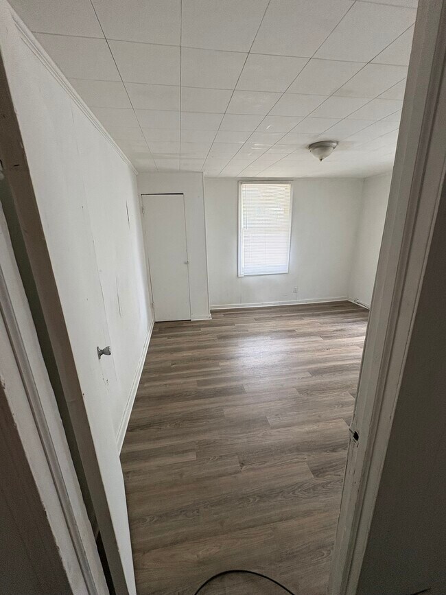 Building Photo - 510 Saluda Rd
