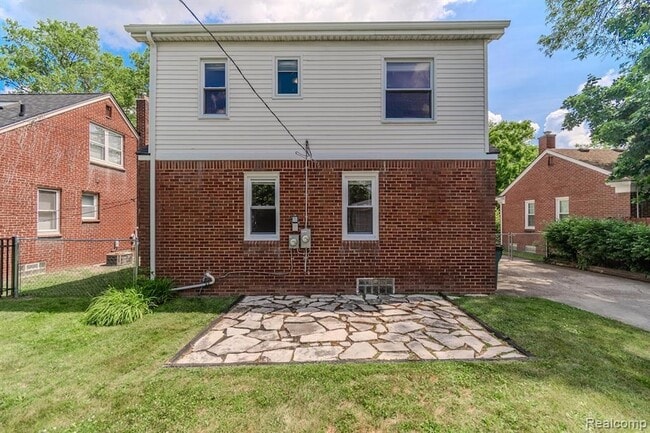 Building Photo - 4355 Elmwood Ave