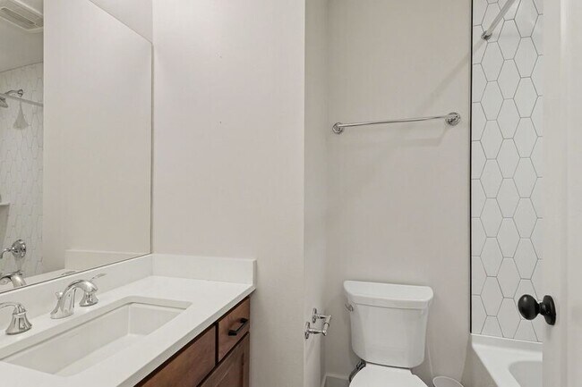 Building Photo - 2111 9th Ave W