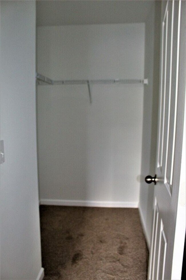 Building Photo - 3BR/2.5BA Townhome in Cobblestone Cove, Move In Ready - Paint and Flooring is new