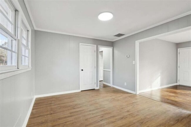 Building Photo - 269 Elks St