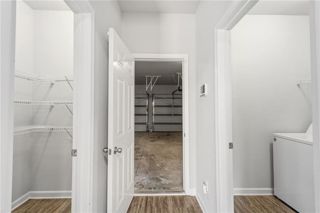 Building Photo - 3237 Cedar Crest Way