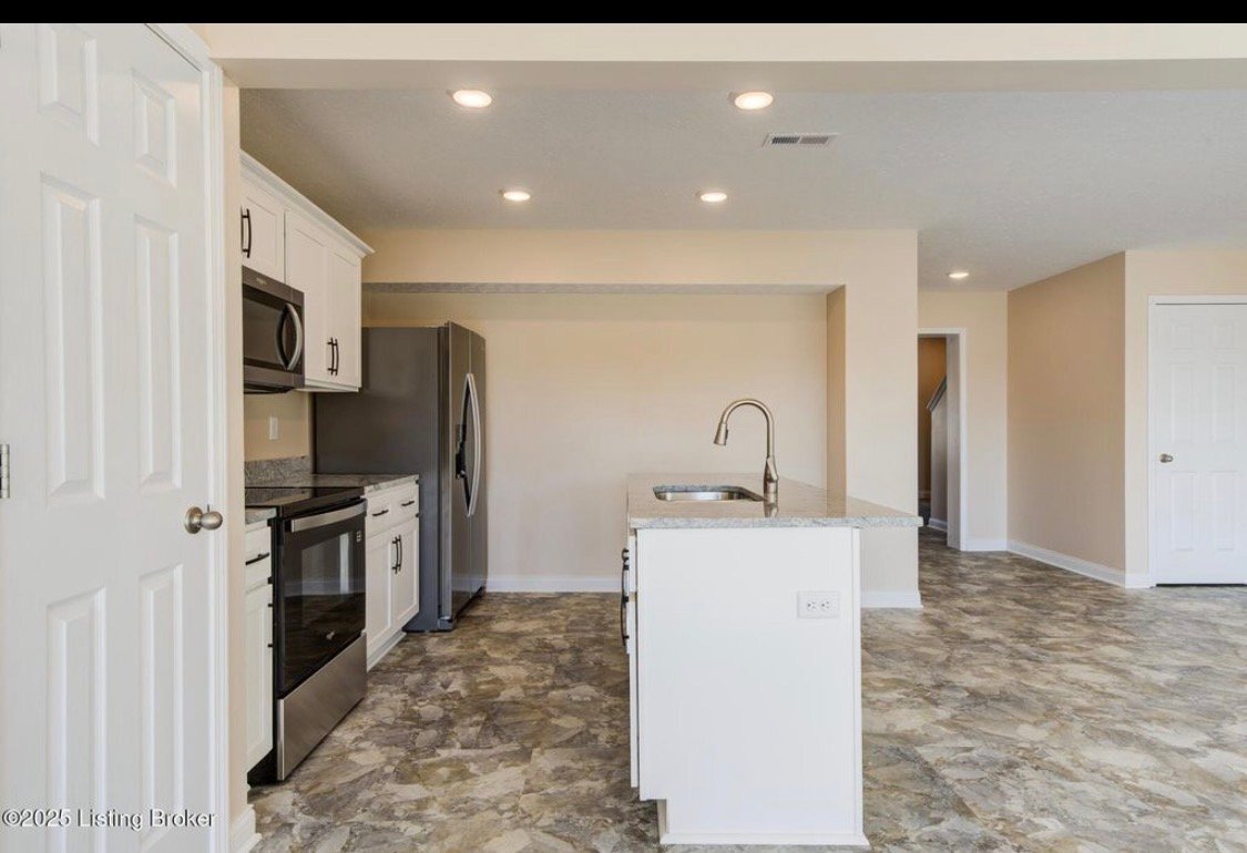 Building Photo - 203 Dixon Cir